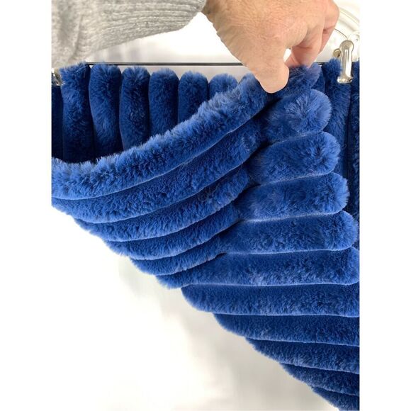 Royal Blue 2 Set Chenille Striped Pillowcases 18x18" - Picture 5 of 5